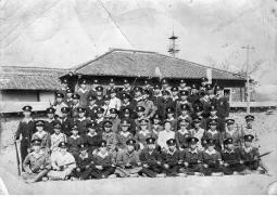 1948년 괴산의용소방대간부 괴산경찰서앞에서기념촬영