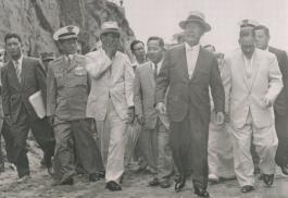 3번 국도 확장공사 기공식(이화령 현장)에 참석한 이승만 대통령 1959년 8월 9일