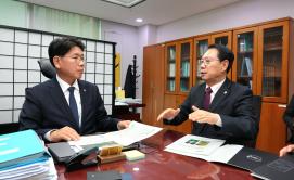 ▣ 송인헌 괴산군수, 국회 방문…지역 현안사업 예산 반영 ‘총력’ 이미지